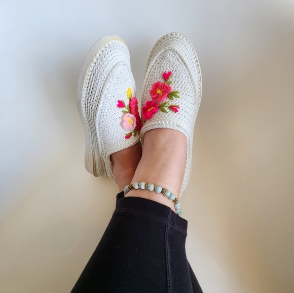 Embroidered Handmade Crochet Floral Women's Shoes Size US 6.5 "One of a kind" - Picture 7 of 7